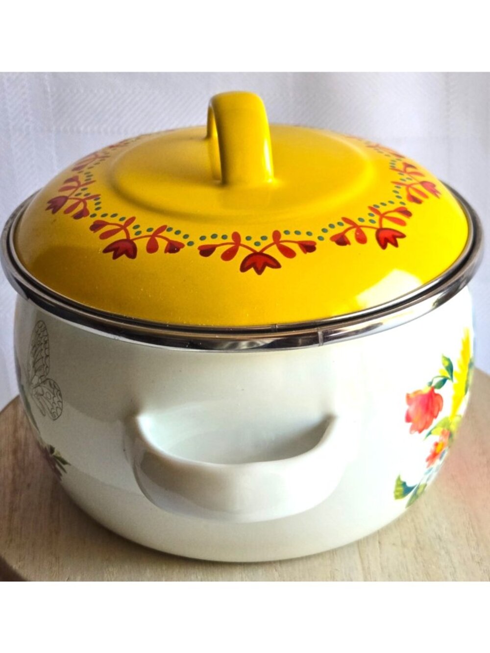 The Pioneer Woman Breezy Blossom Enamel 1 QT Mini Dutch Oven White and Yellow - Picture 2 of 10